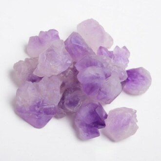 Vackra ametistkristaller i en samling.