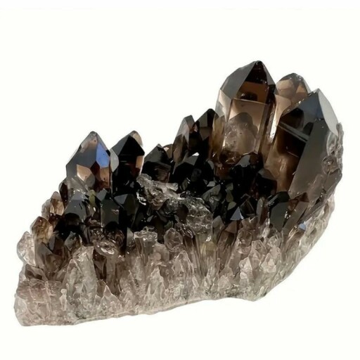 Rökig kvarts kristallkluster på en hylla