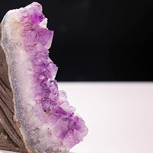 Närbild av ametistgeod