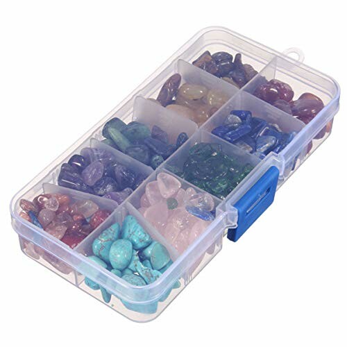 En plastlåda med olika färgglada stenar uppdelade i fack.