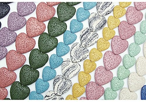 Flera färgglada hjärtformade stenar ordnade i rader.