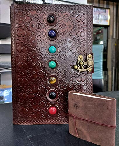 Dagbok i läder med chakra-ädelstenar