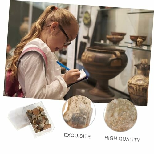 Flicka skriver anteckningar på ett museum.