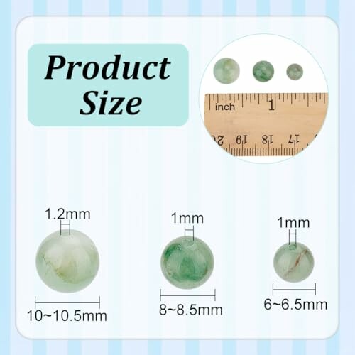 Gröna pärlor i olika storlekar med linjal för jämförelse.