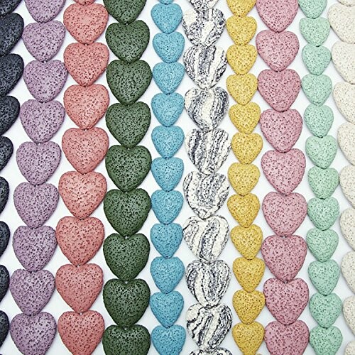 Flera rader med hjärtformade stenar i olika färger.