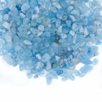 Hög med blå ädelstenar.