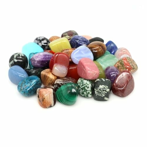 Olika polerade ädelstenar i olika färger