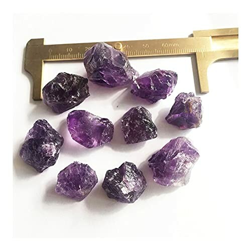 Rå ametiststenar med mätskala