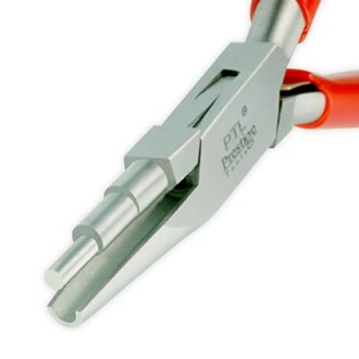 Rundtång med rött handtag.