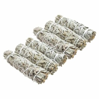 Fem buntar med vit salvia.