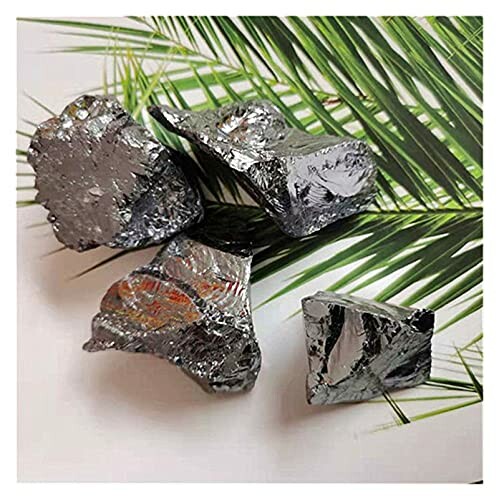 Bitar av metalliskt kisel på palmblad