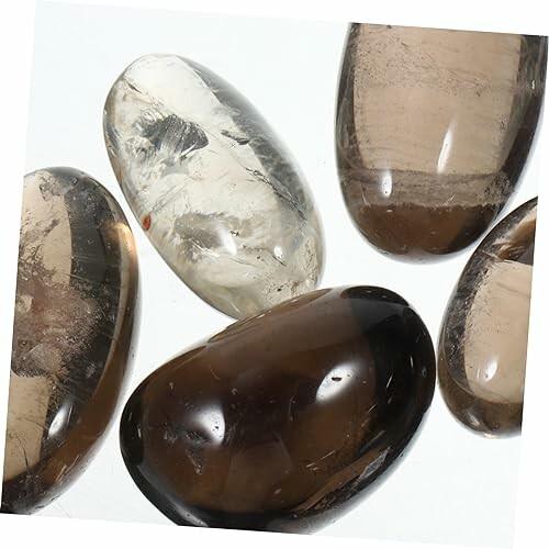 Flera rökiga kvartsstenar.